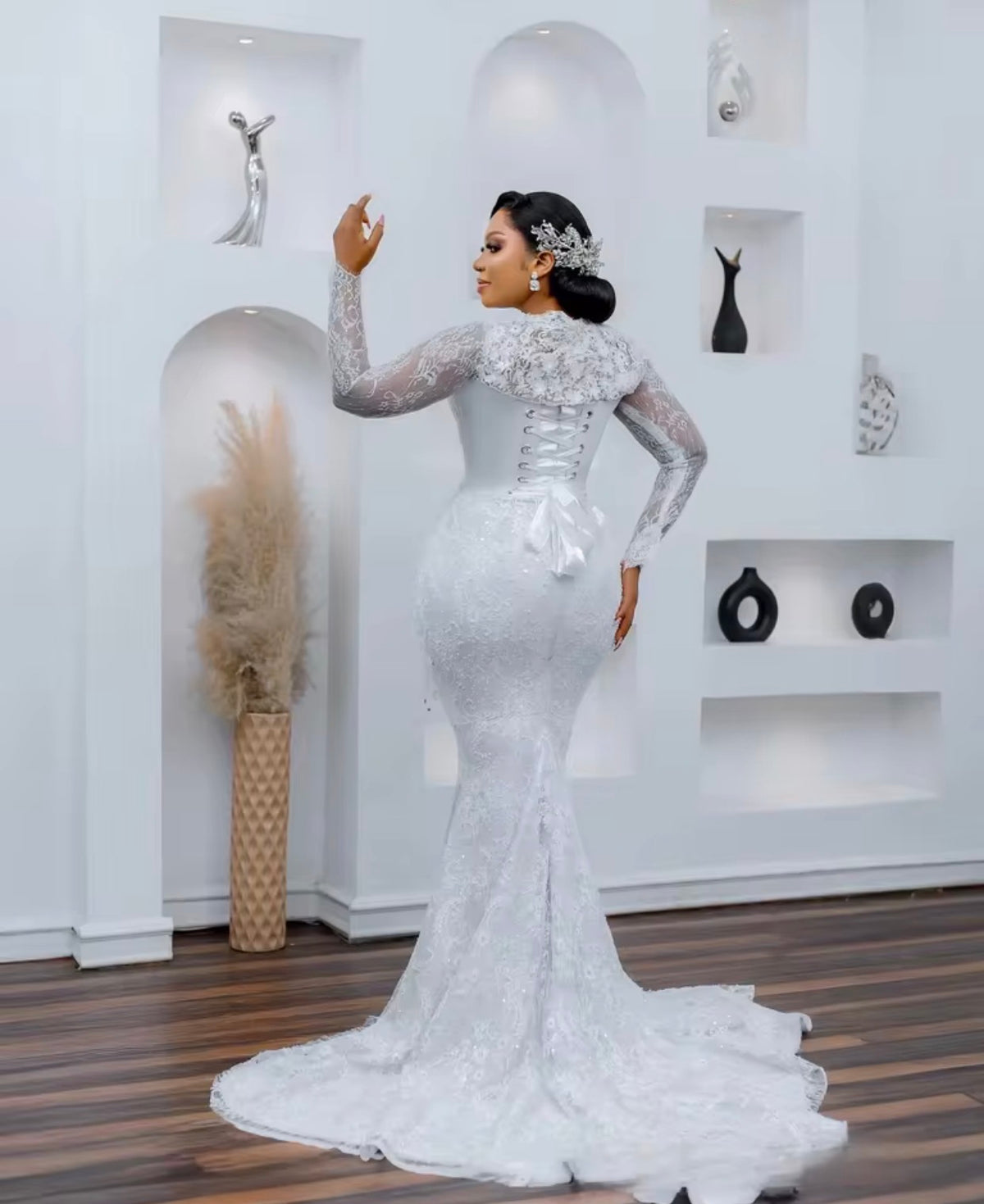 Robe de Mariée en Dentelle Africaine Personnalisée — Manches Longues, Jupe Amovible