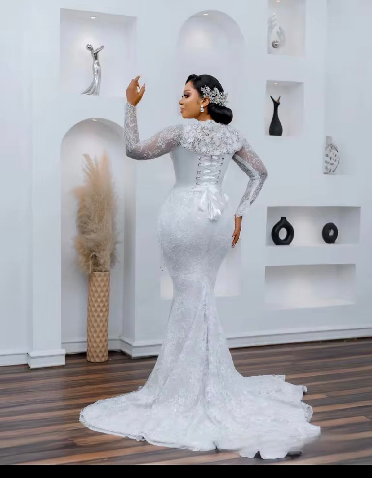 Robe de Mariée en Dentelle Africaine Personnalisée — Manches Longues, Jupe Amovible